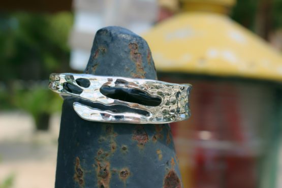 Island Bracelet with Onyx - Hammered