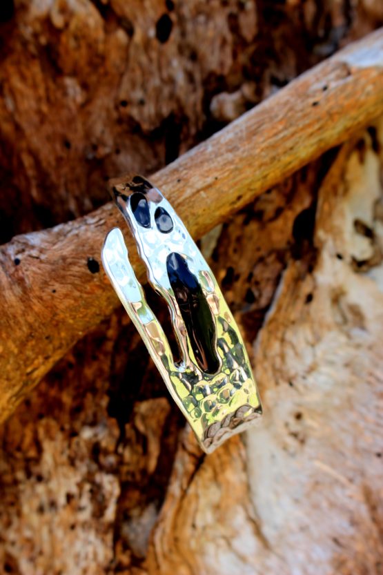 Island Bracelet with Onyx - Hammered