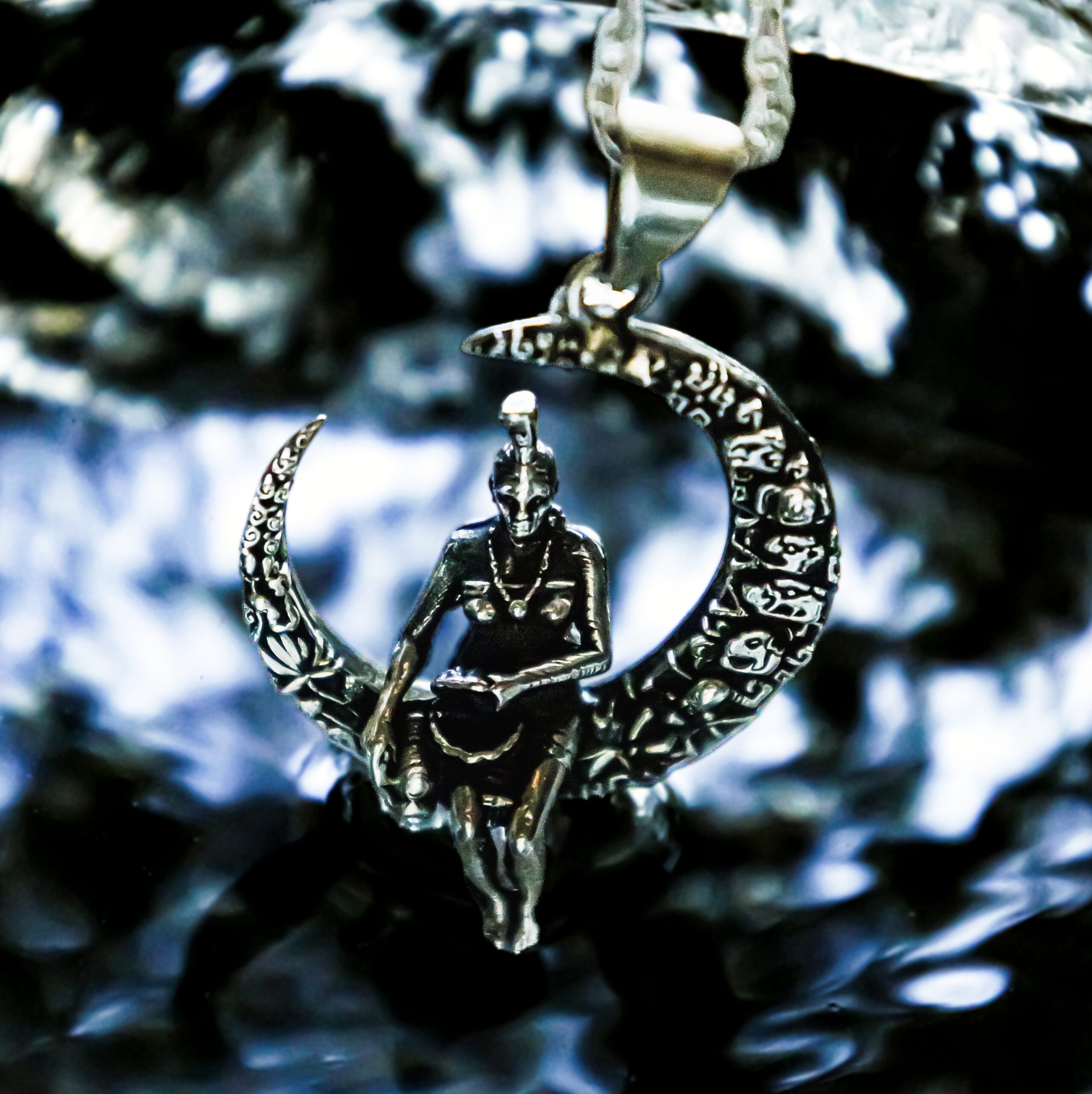 Ixchel / moon pendant - Image 3