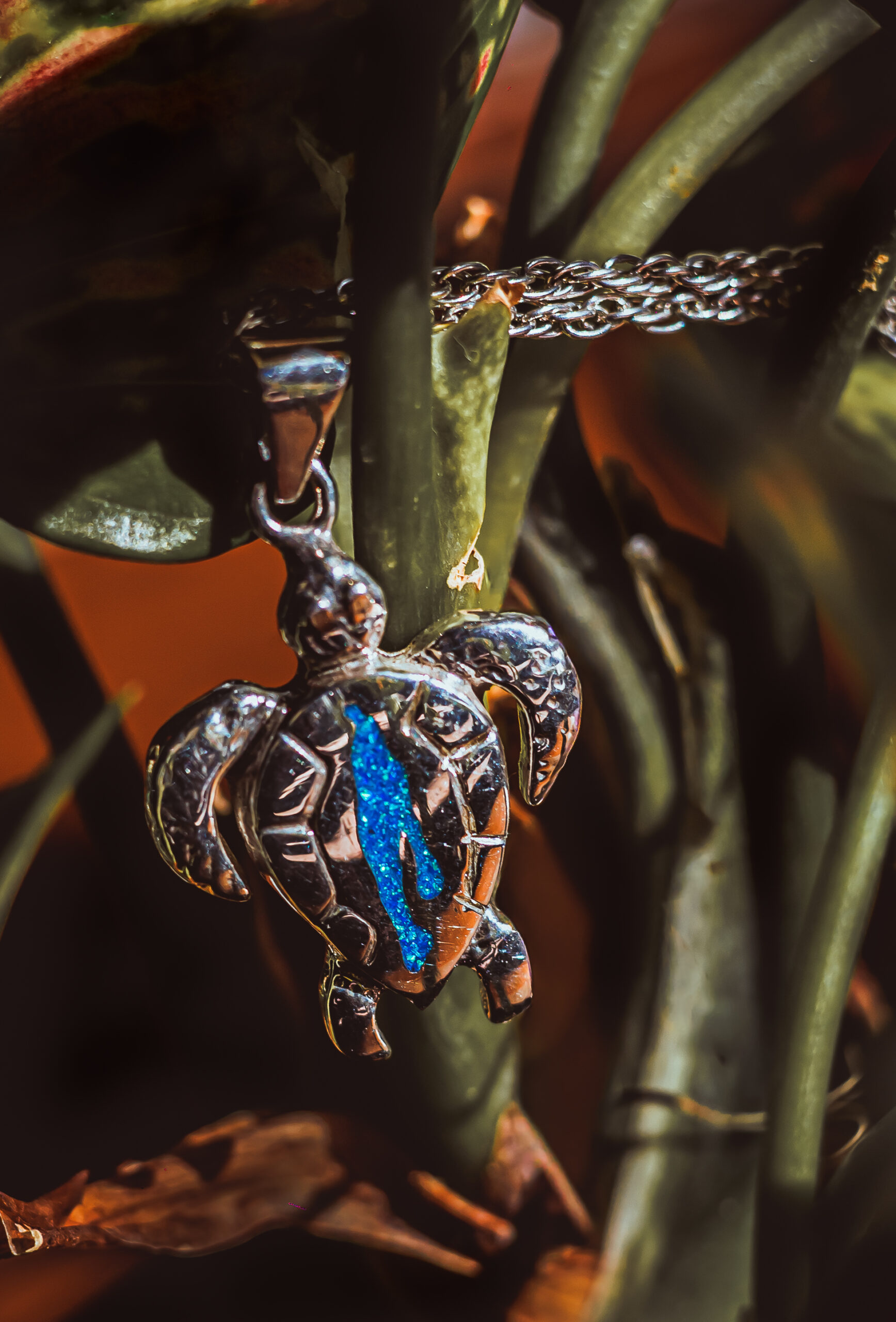 Isla - turtle pendant - Image 4